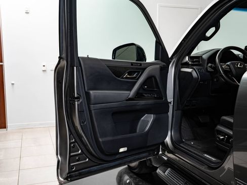 Used 2024 Lexus LX 600 4WD w/ Appearance Package image 29