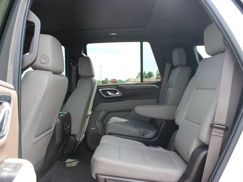 Used 2022 Chevrolet Tahoe LT w/ Luxury Package RWD image 28