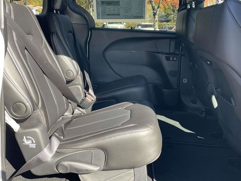 New 2026 Chrysler Pacifica Select FWD image 31