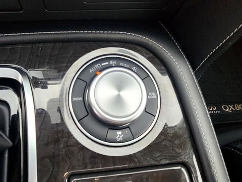 Used 2024 INFINITI QX80 Luxe image 22