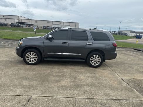 Used 2020 Toyota Sequoia Platinum AWD/4WD image 9