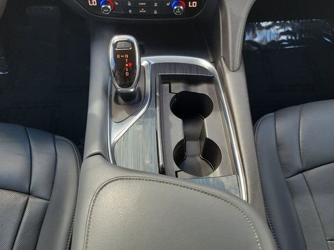 Used 2019 Buick Enclave Essence FWD image 17