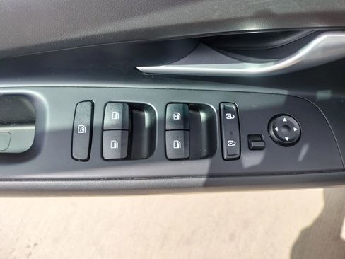 Used 2023 Hyundai Elantra SE image 23