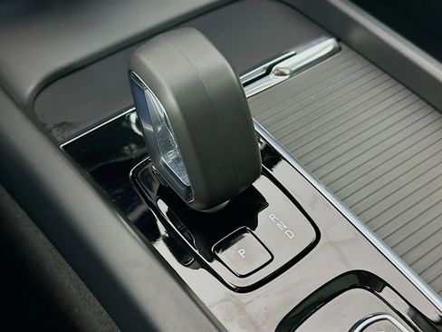 Used 2025 Volvo XC60 B5 Core image 25