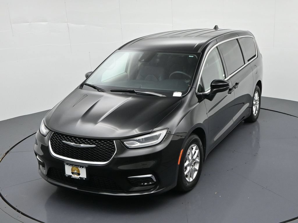 Used 2023 Chrysler Pacifica Touring-L FWD image 30