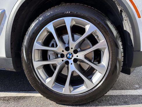 Used 2024 BMW X5 xDrive40i w/ Premium Package AWD/4WD image 6