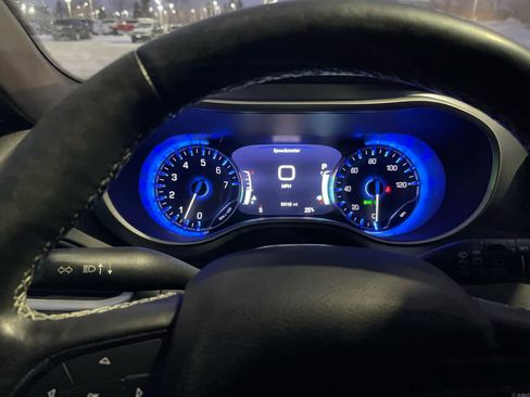 Used 2020 Chrysler Pacifica Touring-L Plus image 6