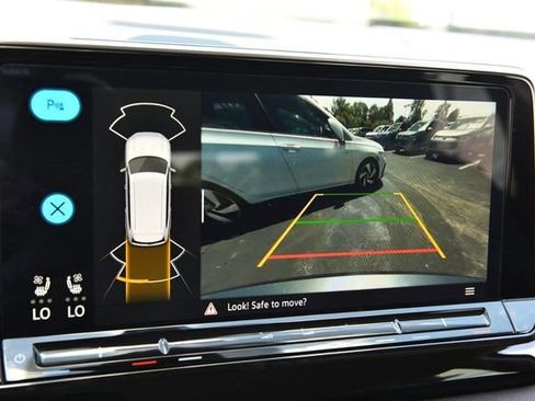 Certified 2025 Volkswagen Atlas SE FWD image 13