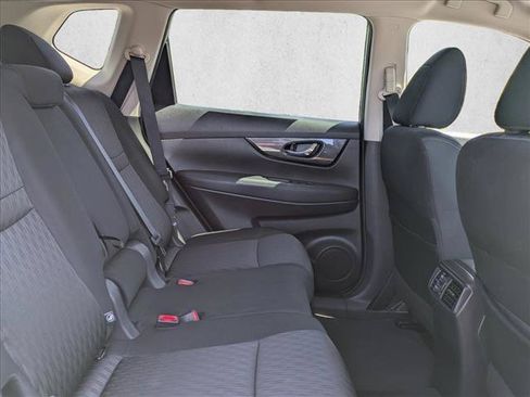 Used 2019 Nissan Rogue SV FWD image 9