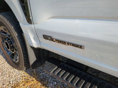 Used 2024 Ford F350 Lariat w/ Lariat Ultimate Package AWD/4WD image 5