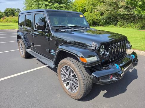 Used 2023 Jeep Wrangler Unlimited Sahara AWD/4WD image 3