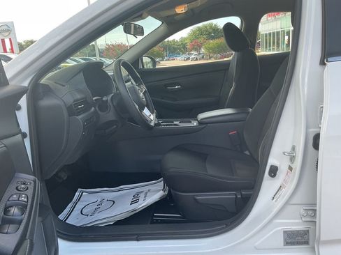 Used 2025 Nissan Sentra SV FWD image 8