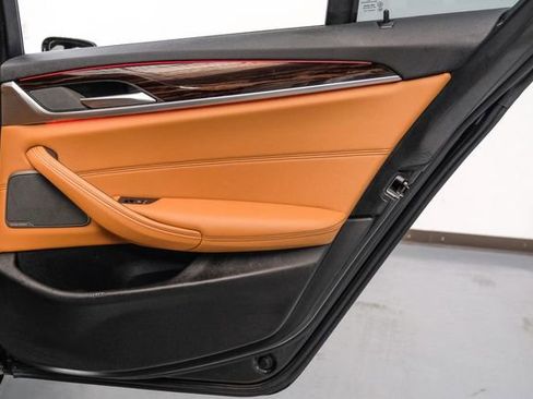 Used 2022 BMW 530e w/ Premium Package image 47