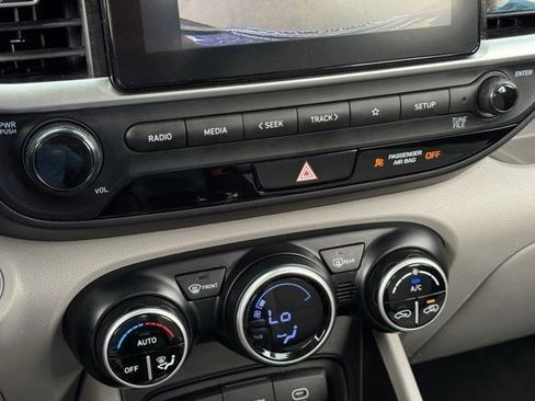 Used 2024 Hyundai Venue SEL FWD image 19