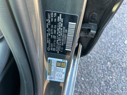 Used 2025 Hyundai Elantra Limited image 29