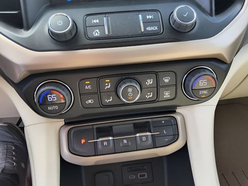 Used 2023 GMC Acadia Denali w/ Denali Technology Package AWD/4WD image 14