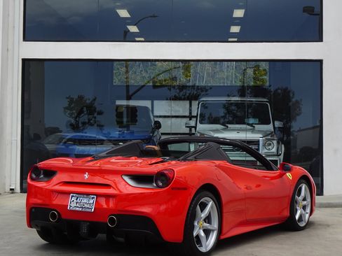 Used 2019 Ferrari 488 Spider RWD image 10