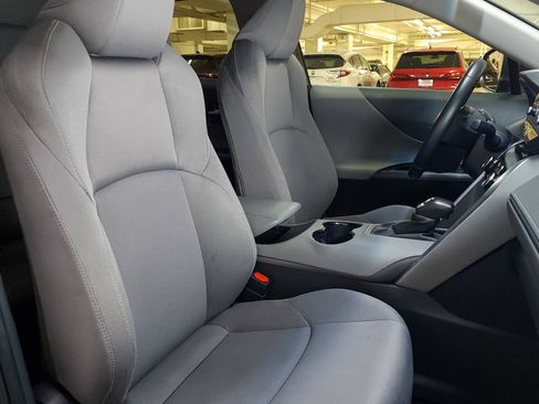 Used 2021 Toyota Venza LE AWD/4WD image 50