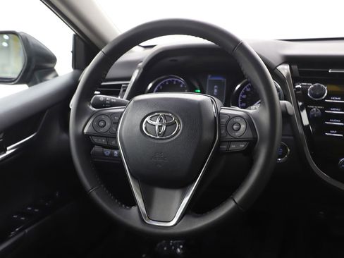 Used 2019 Toyota Camry SE w/ Convenience Package image 16