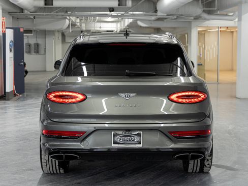 Used 2021 Bentley Bentayga image 4