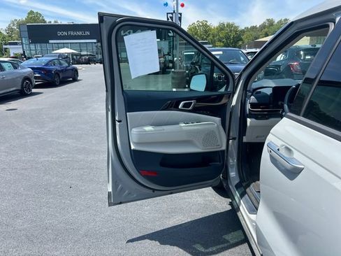 Used 2025 Kia Carnival SX Prestige FWD image 12