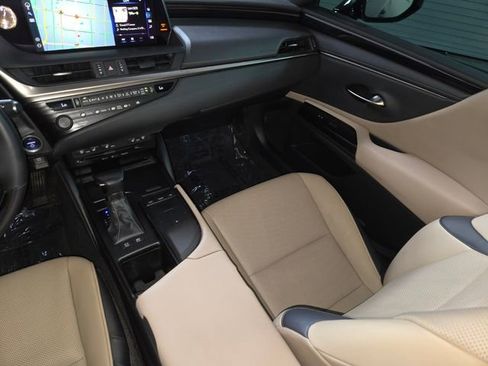 Used 2020 Lexus ES 300h w/ Premium Package FWD image 18