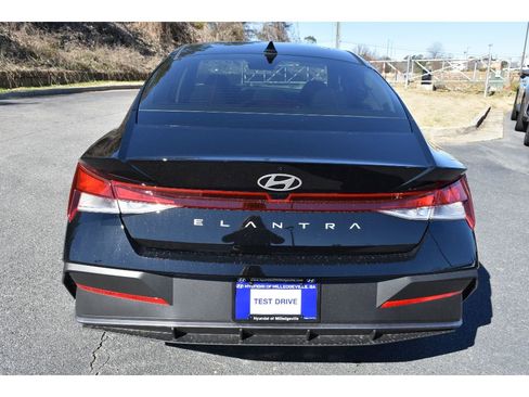 New 2026 Hyundai Elantra SE image 4