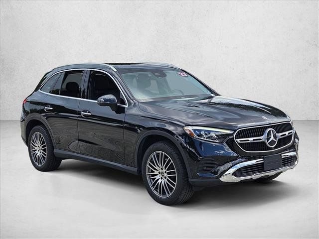 Used 2023 Mercedes-Benz GLC 300 image 3