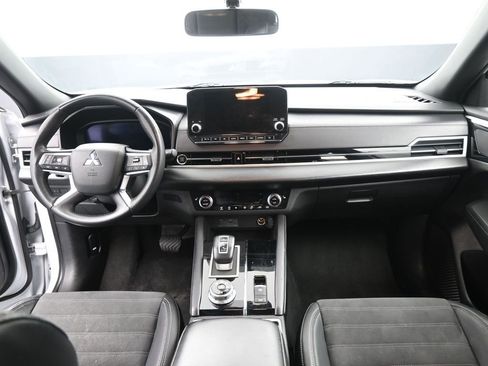 Used 2023 Mitsubishi Outlander SE AWD/4WD image 27