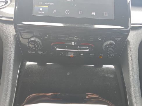 Used 2023 Jeep Grand Cherokee Altitude AWD/4WD image 35