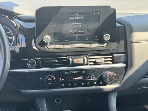 Used 2024 Nissan Pathfinder SV image 19