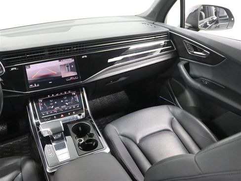 Used 2020 Audi Q7 3.0T Prestige w/ Prestige Package image 22