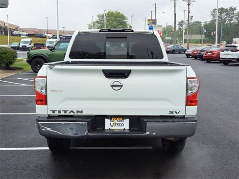 Used 2017 Nissan Titan SV image 4