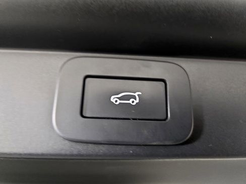 Used 2023 Land Rover Range Rover SE image 32