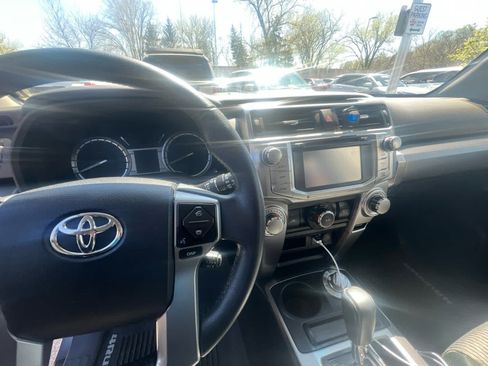 Used 2018 Toyota 4Runner SR5 AWD/4WD image 7