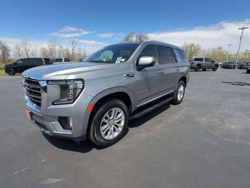 Used 2023 GMC Yukon SLT w/ SLT Luxury Package AWD/4WD image 4