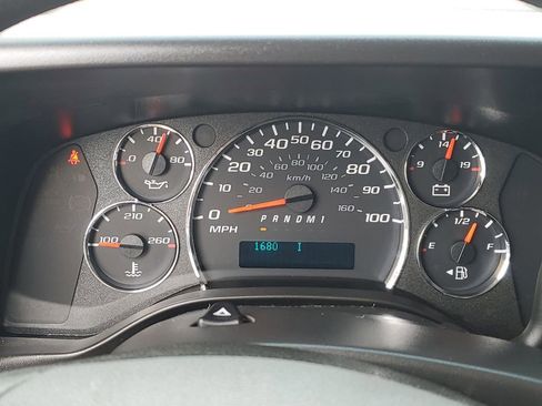 Used 2024 Chevrolet Express 2500 w/ Driver Convenience Package image 9