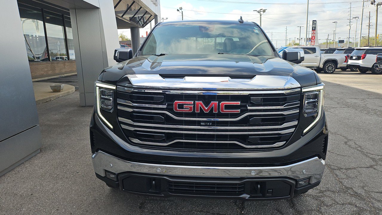Used 2024 GMC Sierra 1500 SLT w/ SLT Premium Plus Package AWD/4WD image 7