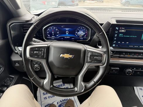 Used 2024 Chevrolet Silverado 2500 LT image 9