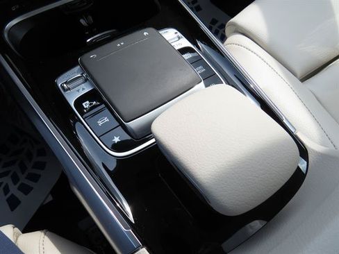Certified 2020 Mercedes-Benz GLB 250 4MATIC image 16
