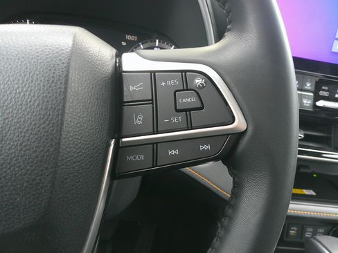 Used 2023 Toyota Highlander Bronze Edition image 22