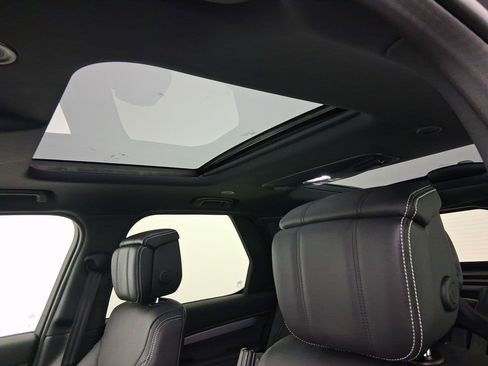 New 2026 Land Rover Discovery Limited Edition image 14