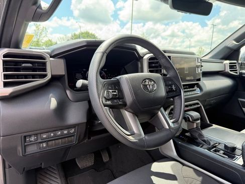 Used 2025 Toyota Sequoia SR5 AWD/4WD image 10