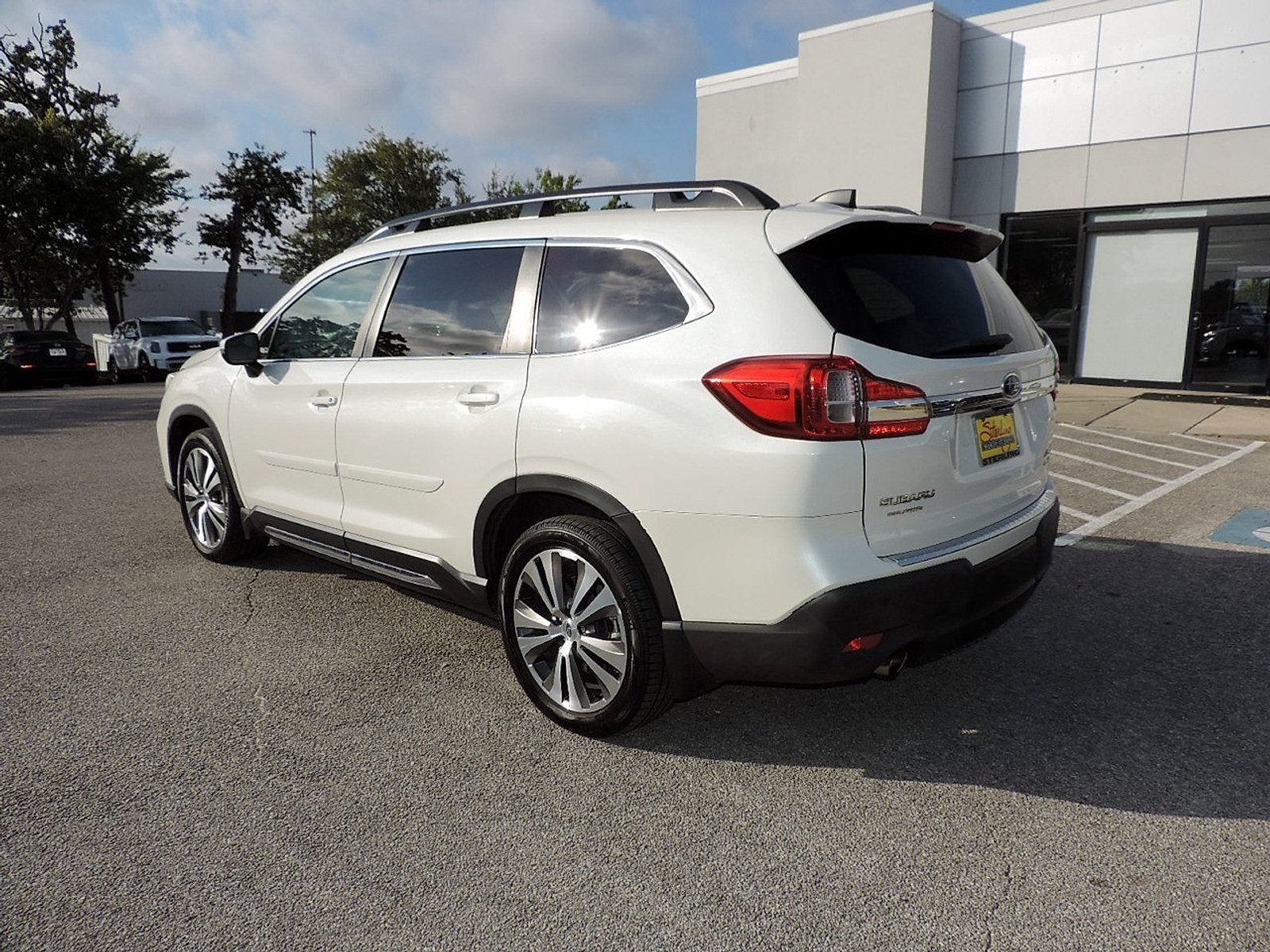 Used 2021 Subaru Ascent Limited w/ Technology Package AWD/4WD image 7