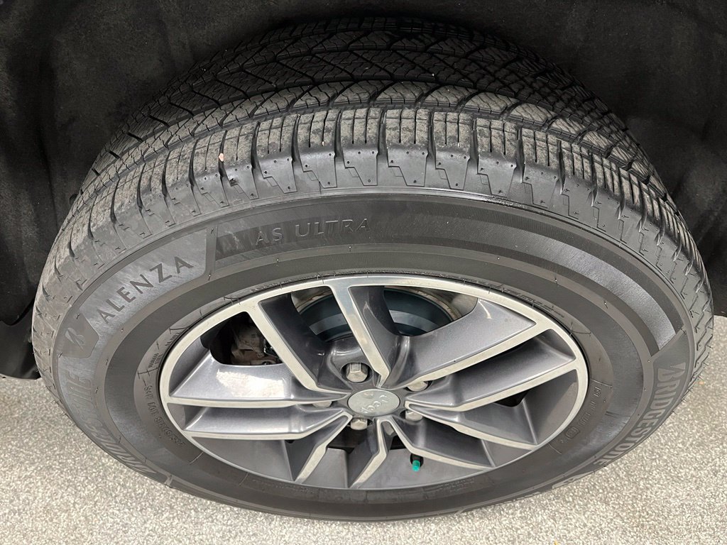 Used 2018 Jeep Grand Cherokee Limited AWD/4WD image 16