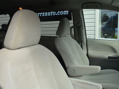 Used 2011 Toyota Sienna LE image 24