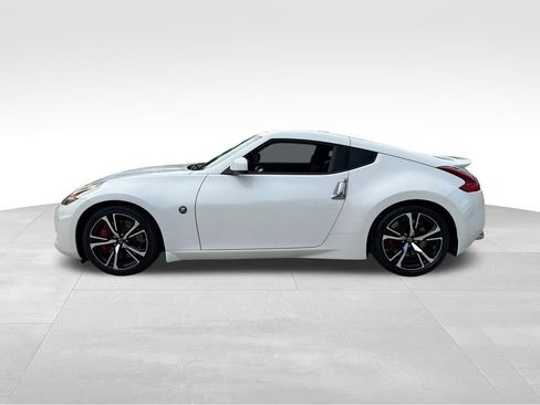 Used 2019 Nissan 370Z Touring Sport RWD image 4