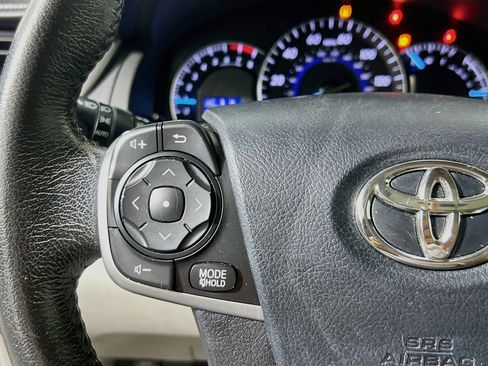Used 2012 Toyota Camry XLE FWD image 18