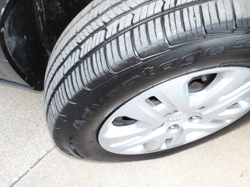 Used 2016 Dodge Grand Caravan American Value Package image 34