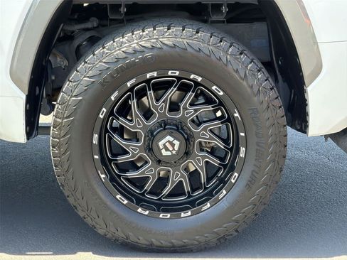 Used 2023 Toyota Tundra Limited w/ Power Package AWD/4WD image 9